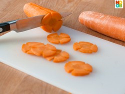 How to cut carrot flowers